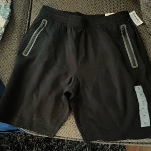 Mens Old Navy Dynamic Fleece with zip pocket shorts medium.